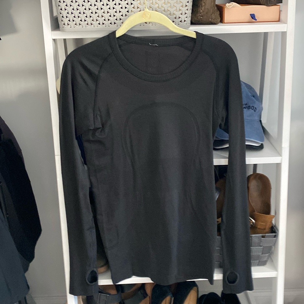 Black long sleeve swiftly : lululemon sz 6